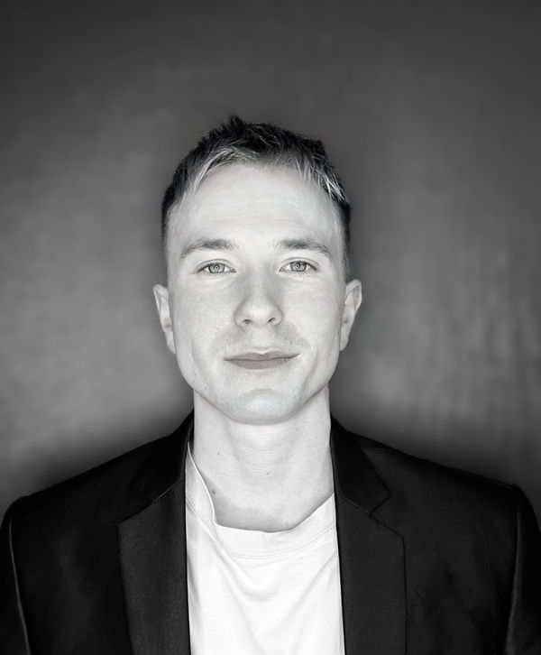 Torben – Frisør og stylist hos Sync Studio