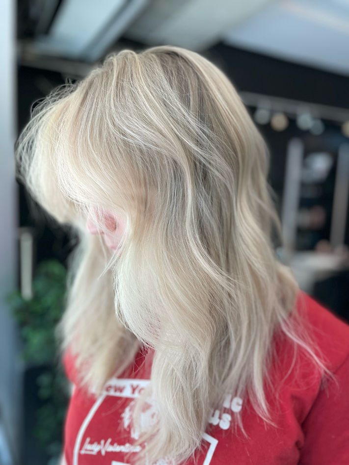 Hårfarge og styling utført hos Sync Studio